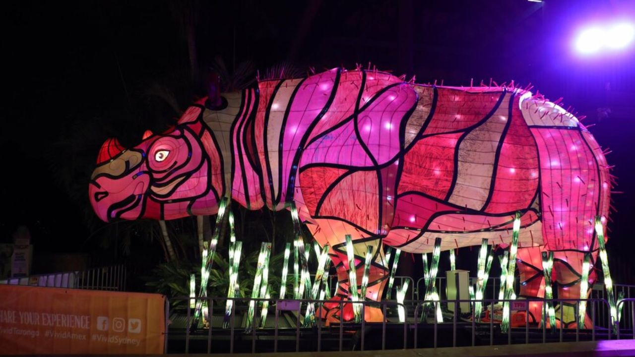 مجسمه های درخشان