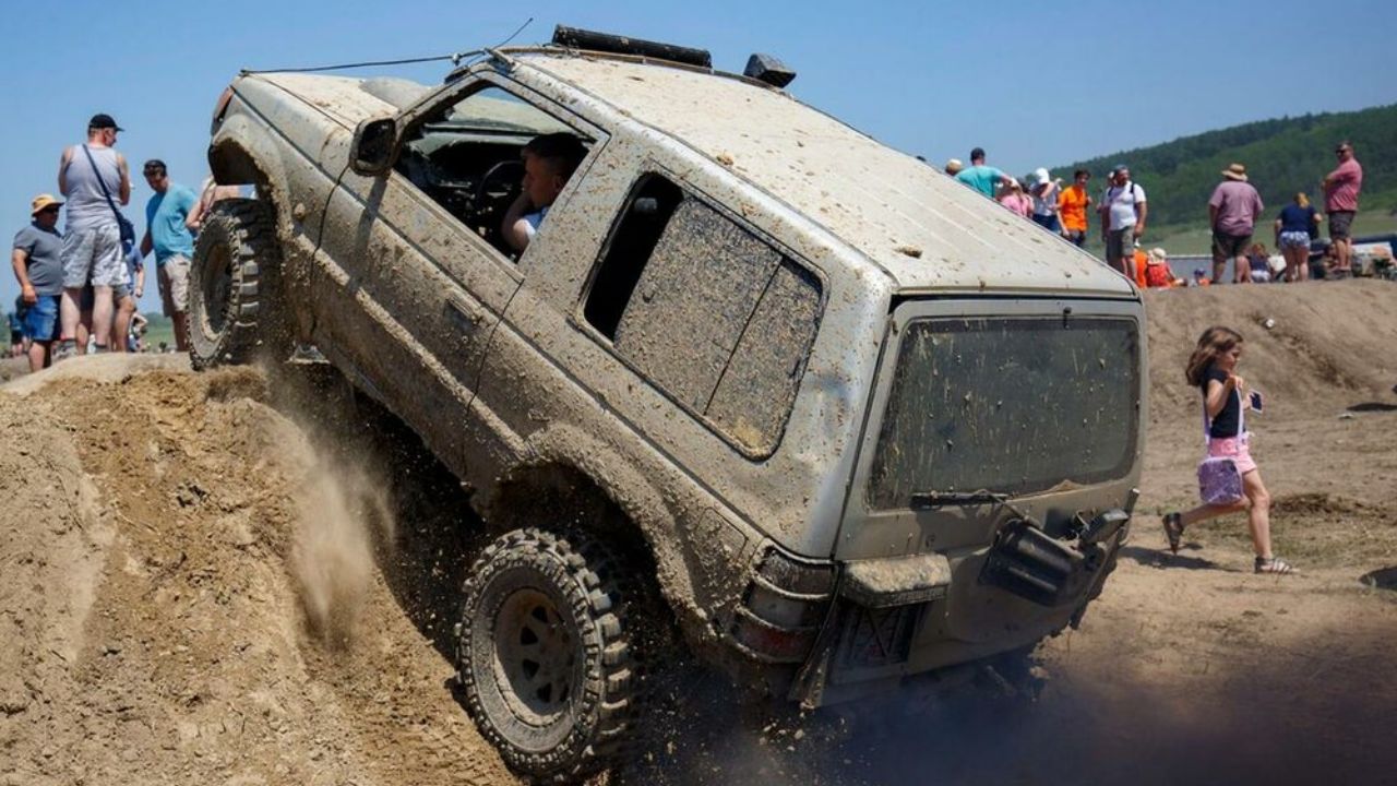 رانندگانی از سراسر اروپا در بزرگترین مسابقه رانندگی آفرود اروپا که در مجارستان برگزار شد، شرکت کردند.