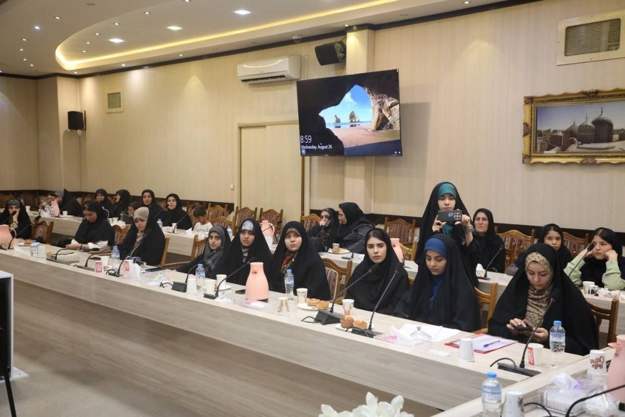 نشست الیاس حضرتی با جوانان۵