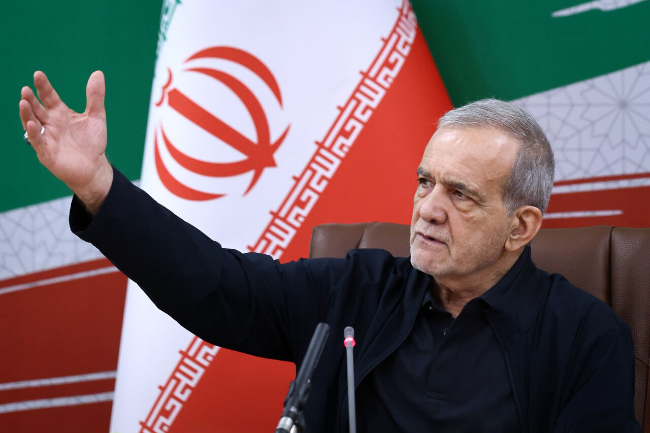 پزشکیان: دولت با تمام ظرفیت، تحقق تدابیر رهبری را دنبال خواهد کرد