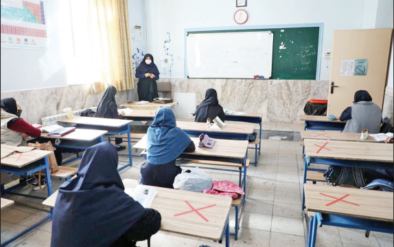 مهاجرت معکوس دانش‌آموزان در استان تهران / معتمدیان: تعداد دانش‌آموزان در شهر تهران ۷ هزار نفر کاهش و در شهرستان‌های استان ۱۷ هزار نفر افزایش یافته؛ علت آن شرایط اقتصادی و بازگشت تعدادی از اتباع است