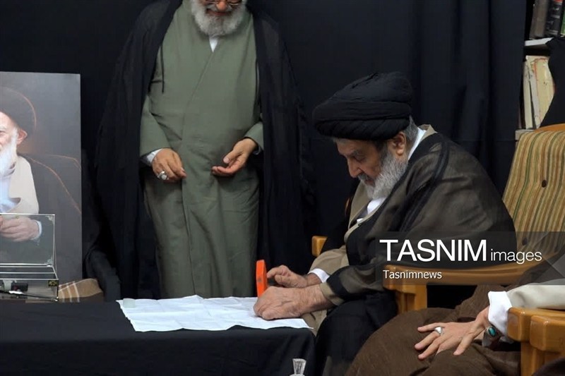 شکستن مهر آیتالله شبیریزنجانی (2)