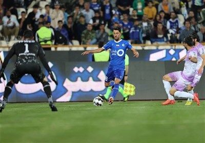 پوستر استقلال مقابل هوادار با نمایی از محله اکباتان