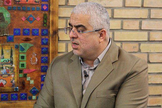 ادعا می‌کنند مجلس و دولت انقلابی هستند؛ اما با حلوا حلوا گفتن دهان شیرین نمی‌شود