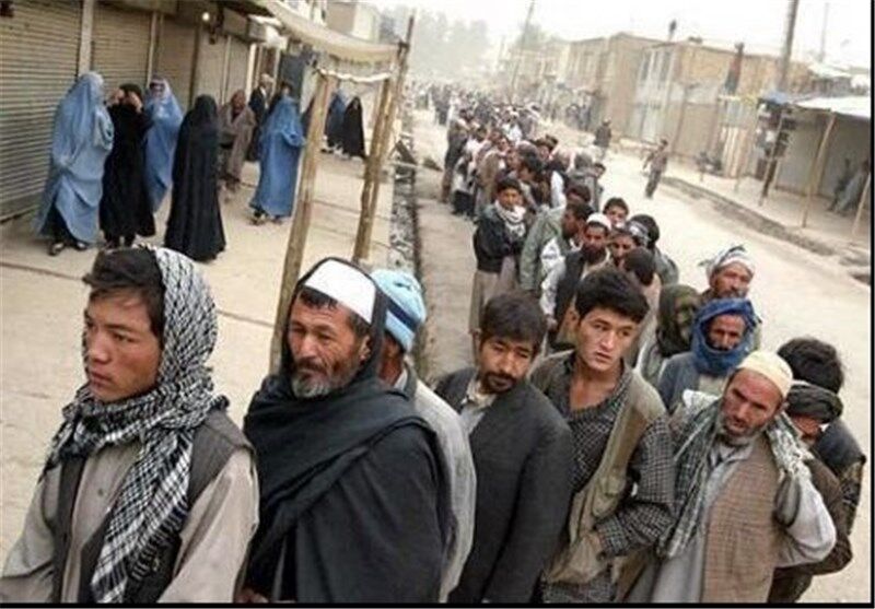 ازدحام شهروندان افغانستان در اسلام‌قلعه با وجود تعطیلی مرز