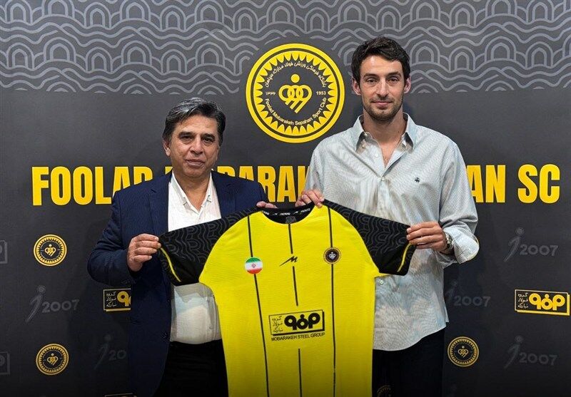 رسمی: مدافع خارجی پرسپولیس به سپاهان پیوست