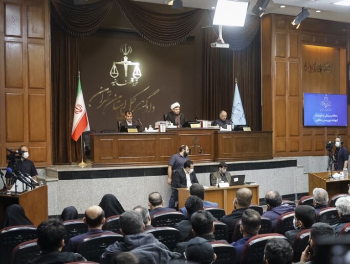 در جلسه محاکمه سرکردگان منافقین چه گذشت؟ از هدیه خاص مهدی ابریشمچی به مسعود رجوی تا اطلاع آمریکا و فرانسه از ترور شهید بهشتی