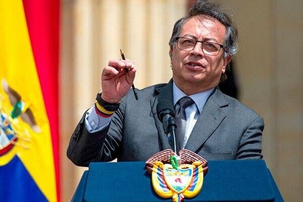 سفر پترو به آمریکا برای ممانعت از جنگ جهانی/ پترو: تهدیدات نظامی آمریکا، واقعی است