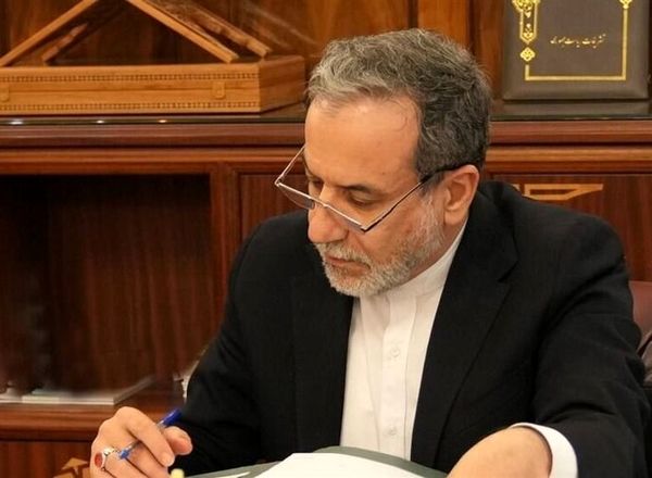 واکنش عراقچی به ادعاهای ترامپ: تا زمانی که تهدید‌ها علیه ایران ادامه داشته باشد، مذاکرات برای دستیابی به توافق نهایی آغاز نخواهد شد/ به امضای خود پایبند باشید 