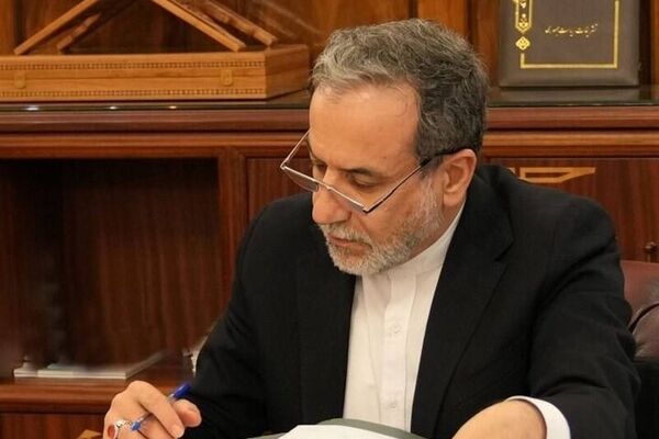 عراقچی: تفاهم با عمان به‌معنی بازگشایی تنگه هرمز نیست