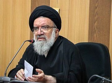حمله تند احمد خاتمی به مواضع اخیر حسن روحانی؛ برخی می‌گویند رای ندادن خودش به معنی رای است، این خواست دشمن است حضور کمرنگ مردم در انتخابات در حکم رفراندوم نه به نظام اسلامی است