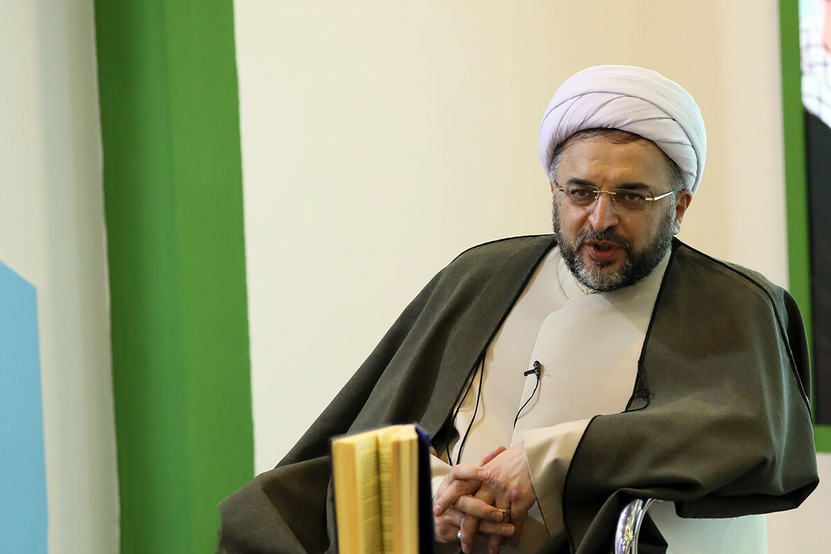 یادداشت تند هادی سروش؛ آقای علم‌الهدی امام جمعه فوقِ انقلابیِ مشهد به ایده «گفت و گوی تمدنها» عارض شدند؛ این ایده ارتباطی به سوره کافرون ندارد