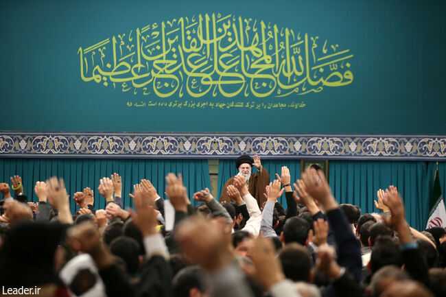 تصاویری از حضور مجروحان انفجار پیجرها در لبنان در دیدار با رهبر انقلاب + عکس