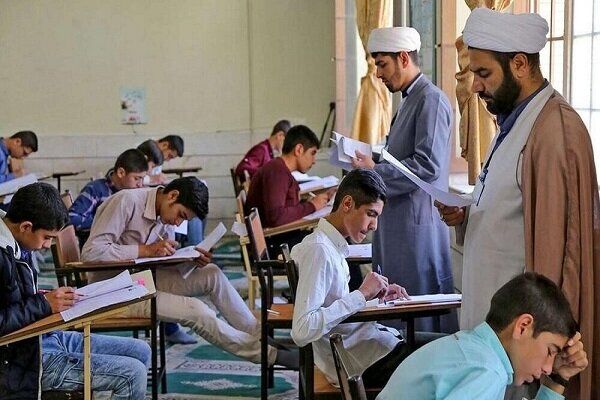 روایت یک معلم از حضور طلبه‌ها در مدارس: هر روز در مدرسه هستند؛ آنان نسبت به موضع دانش‌آموزان موضع دارند و دانش‌آموزان هم نسبت به آنان موضع دارند