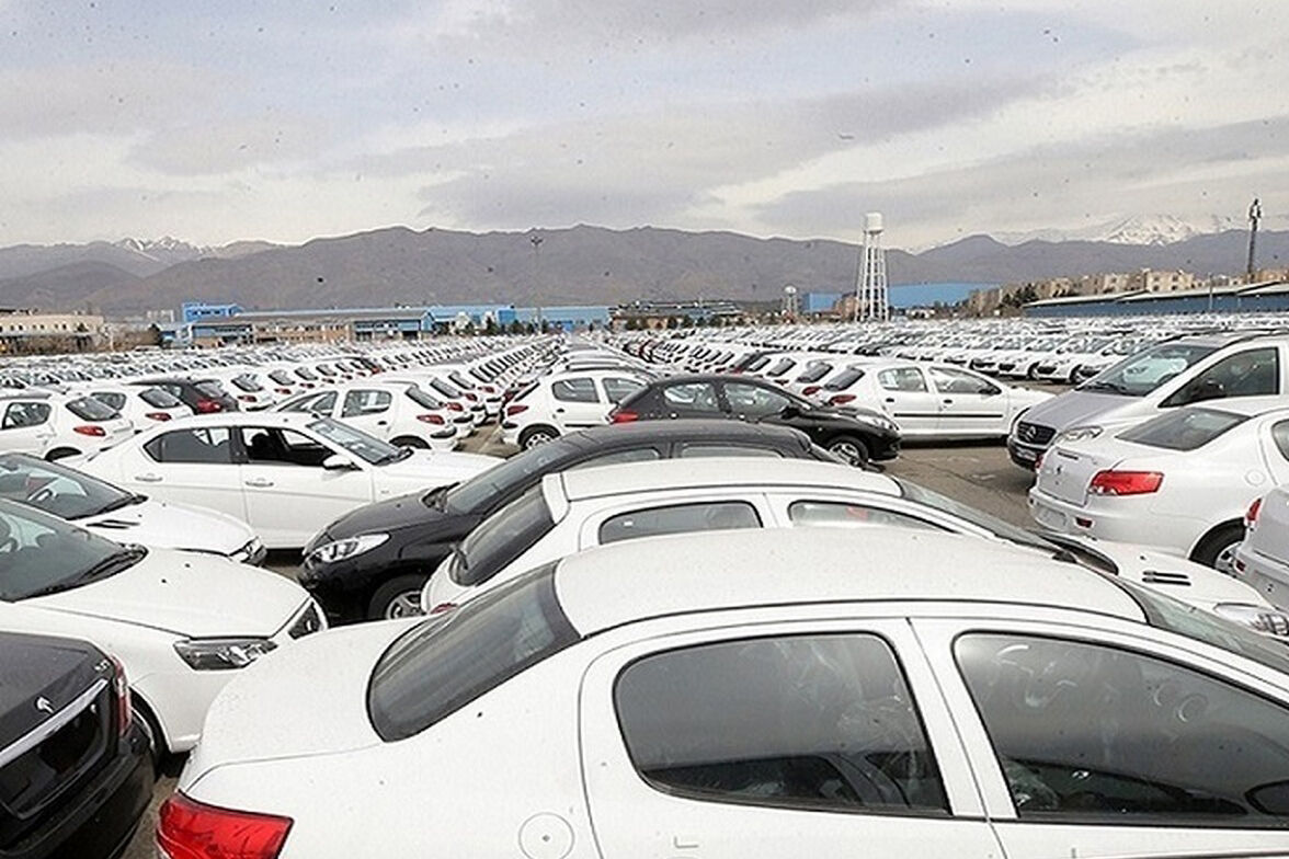 قیمت خودروهای ایران‌خودرو در بازار آزاد ۷ آذر ۱۴۰۲/ تارا اتوماتیک، رانا پلاس و پژو پارس چقدر ارزان شد؟+ جدول قیمت‌ها