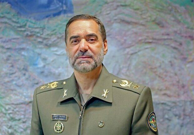 ریشه‌های درخت انقلاب مستحکم است تکان نمی‌خورد