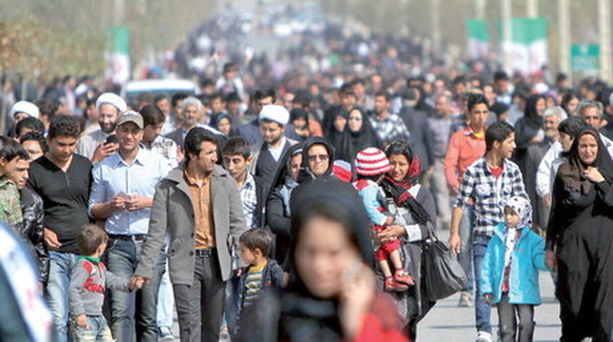 ضربه تحریم به طبقه متوسط؛ یک پژوهش: اگر تحریم‌ها نبود، طبقه متوسط تا سال ۲۰۱۹ به ۸۰ درصد جمعیت می‌رسید