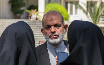 اولین واکنش وزیر کشور به حمله سایبری اخیر پمپ‌بنزین‌ها؛ مسئولیت هک اپلیکیشن‌ها با پلیس فتا و پدافند غیر عامل و وزارت ارتباطات است