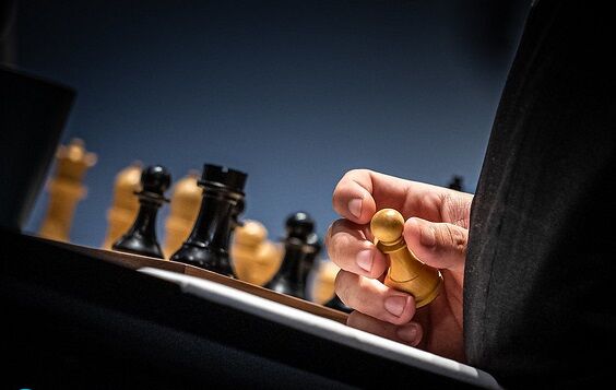 وقتی تتلو استاد بزرگ شطرنج می‌شود! + عکس