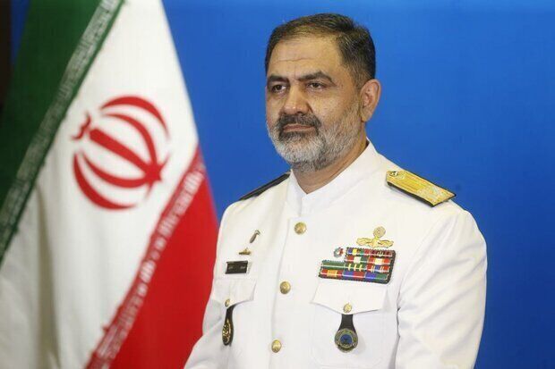 دریادار ایرانی: همه تحرکات ارتش آمریکا در منطقه را رصد می‌کنیم/ تهدید ترامپ مضحک و خنده‌دار است