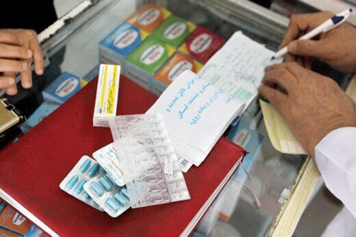 خطر سرگردانی ۳۰۰ هزار بیمار با ضرب‌الاجل «حذف نسخ کاغذی» از اول دی