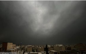 دوده مخازن نفتی از آسمان تهران در حال تخلیه است