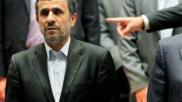 عکس جنجالی و منشوری احمدی‌نژاد با زنان بی‌حجاب در فرودگاه مکزیکوسیتی!