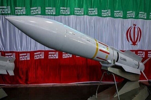 نمایش موشک‌های دوربرد ایران در حاشیه راهپیمایی امروز در میدان آزادی تهران + عکس