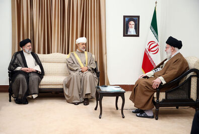 سلطان عمان و رهبری