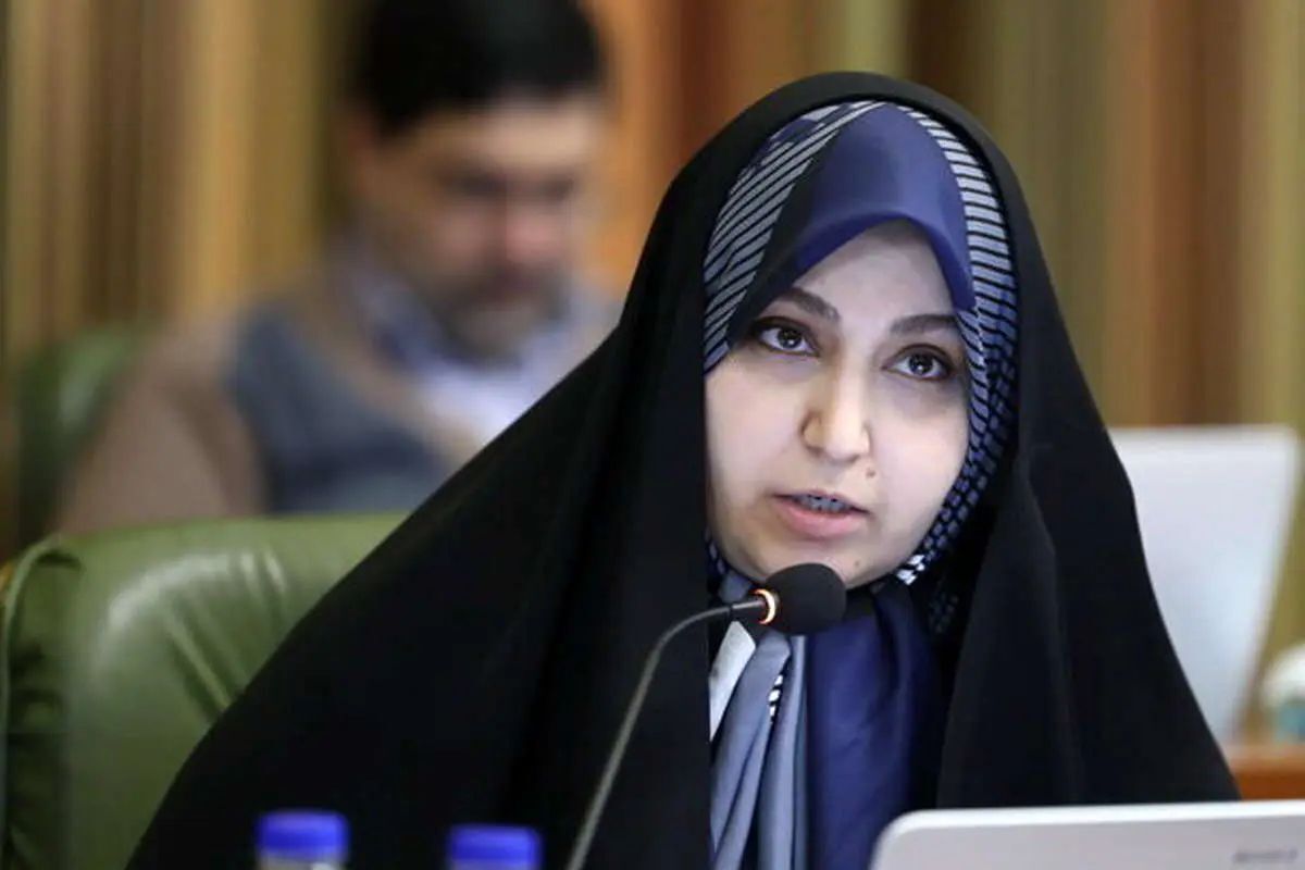 نرجس سلیمانی: به دلیل همزمانی ولادت حضرت علی (ع) با سالگرد شهید سلیمانی، دستور داده شده که هتل‌ها و تالار‌ها در این روز مراسمی نداشته باشند/ این کج سلیقگی است و اصلا محبت در حق شهید سلیمانی نیست