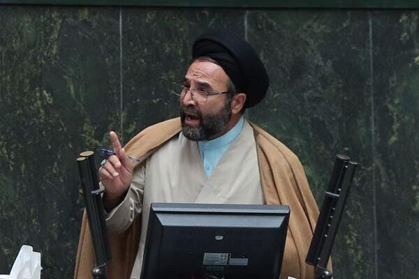 استعلام از مراجع عظام و دفتر رهبری برای اعلام تعطیلی شنبه به جای پنجشنبه؛ تعطیلی «شنبه» قطعی است؟
