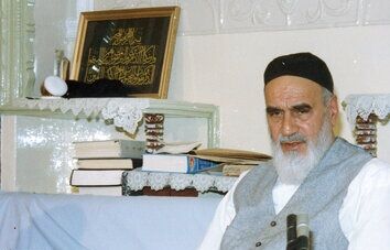 ویدئو | اشک ریختن امام خمینی با مداحی مرحوم کوثری