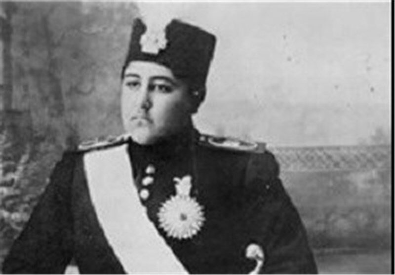 احمدشاه قاجار روی منبر روضه در مجلس زنانه+تصویر