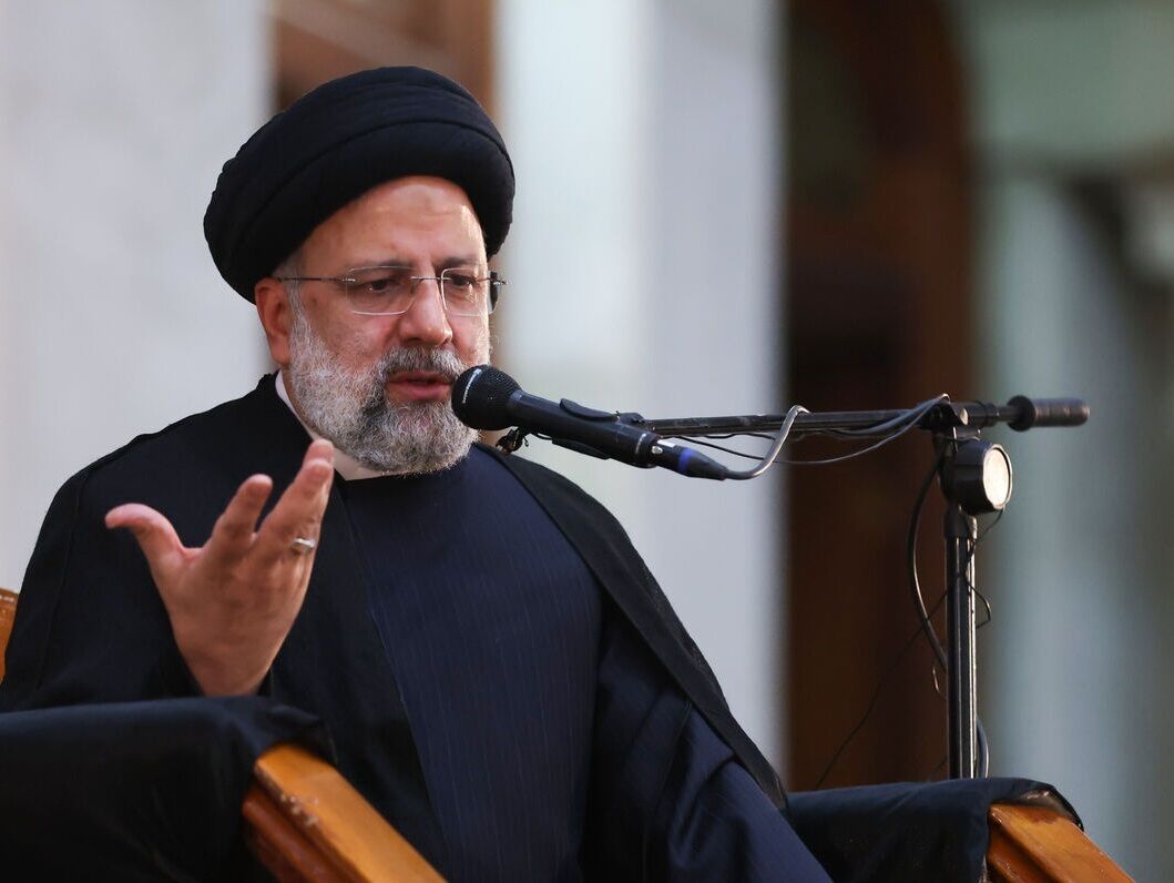 برای حل مشکلات در آن سوی مرزها جستجو نکنیم؛ سلطه‌گران تنها به دنبال منافع خود هستند