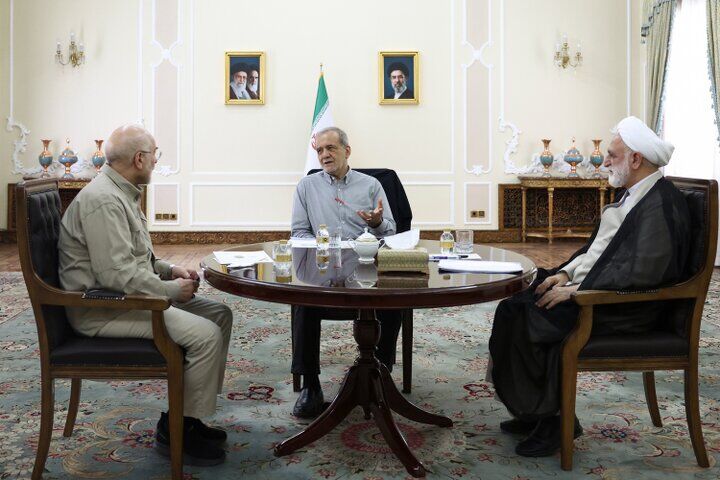 تأکید سران قوا بر تحکیم وحدت ملی و صیانت از اقتدار ایران در نشست سه‌قوه

