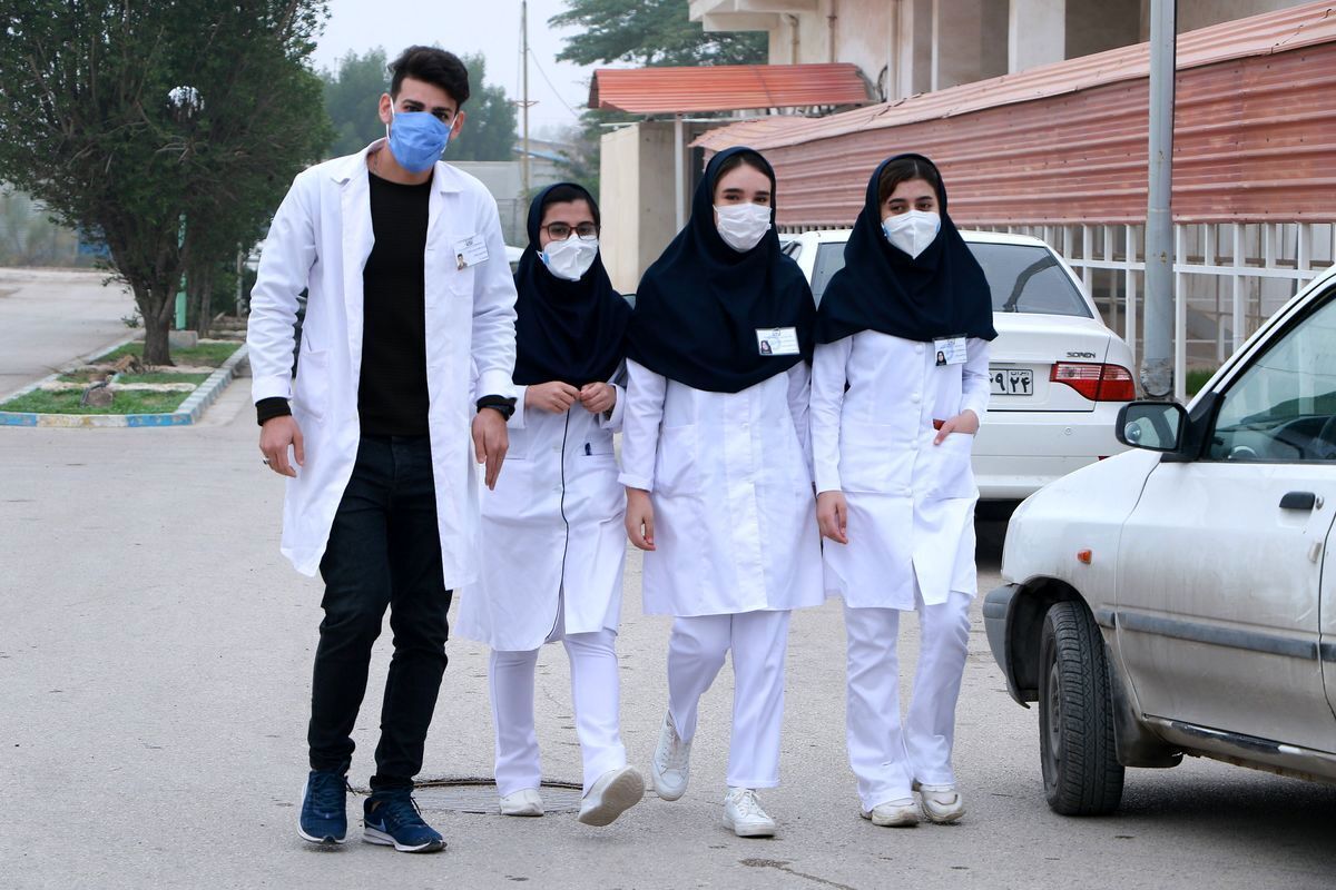 معاون وزارت بهداشت: دانشکده‌های علوم پزشکی که بیش از دو برابر ظرفیت خود دانشجو گرفته‌اند، شبیه به خودرو‌های قاچاق انسان هستند