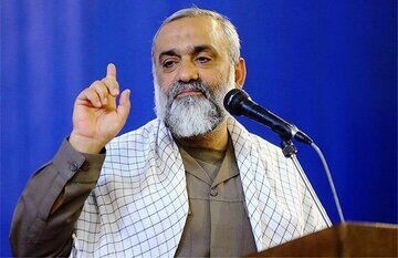 ولایتی که بالای سر ما می‌درخشد نظیر ندارد؛ ملتی که چنین رهبری دارد و سرباز چنین نظامی خوشبخت است
