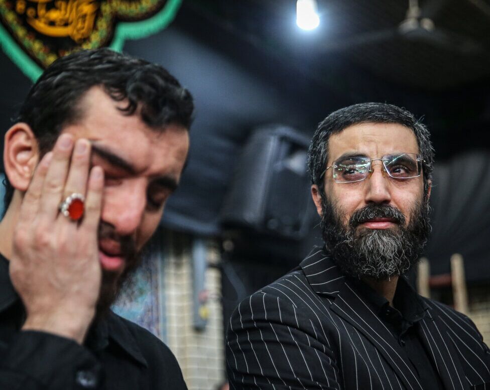 حمله یک مداح به پزشکیان / مگر قرار است ما در هیئت‌ها کیسه بگردانیم و از مردم برای ارتش، سپاه یا نیروی انتظامی کمک مالی جمع کنیم؟