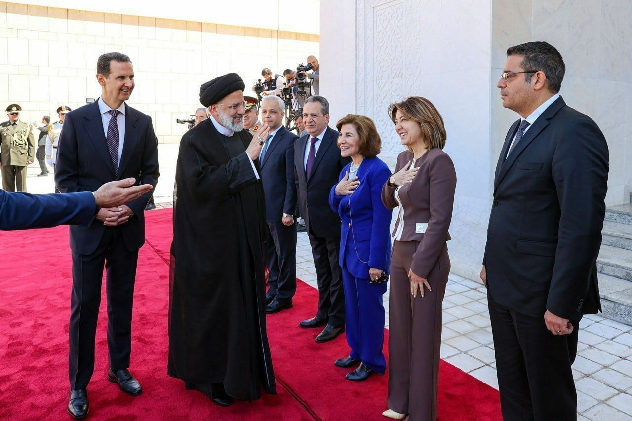 چرا احترام به زنان بدون روسری در سوریه ممدوح و در ایران مذموم است؟!