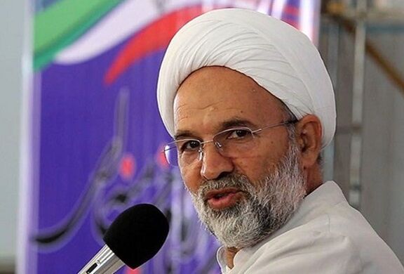 عامل تورم بانک‌های خصوصی هستند نه افزایش حقوق؛ مردم حتی مالیات بستنی را هم می‌دهند