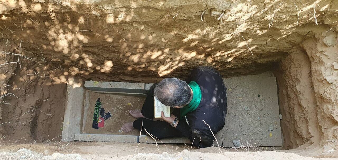 ناطق‌نوری نماز میت یار امام خمینی را خواند + تصویر