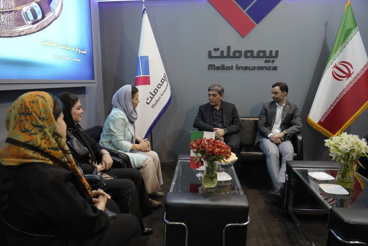 محمدرضا فرهادی‌پور با جمعی از نمایندگان شرکت بیمه ملت دیدار و گفتگو کرد