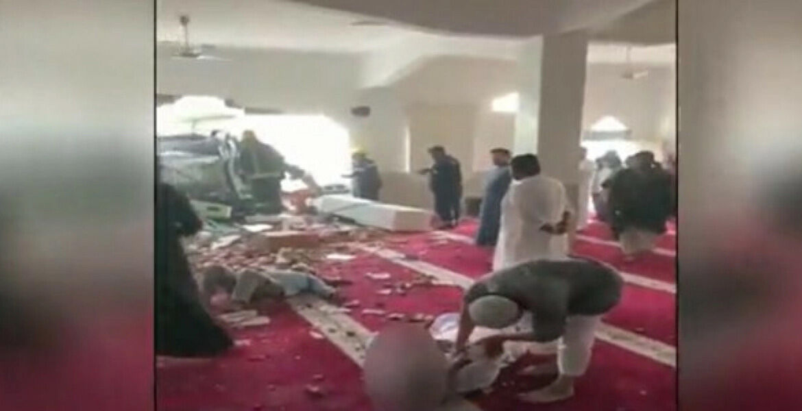 کامیون هنگام نماز وارد مسجدی در عربستان سعودی شد