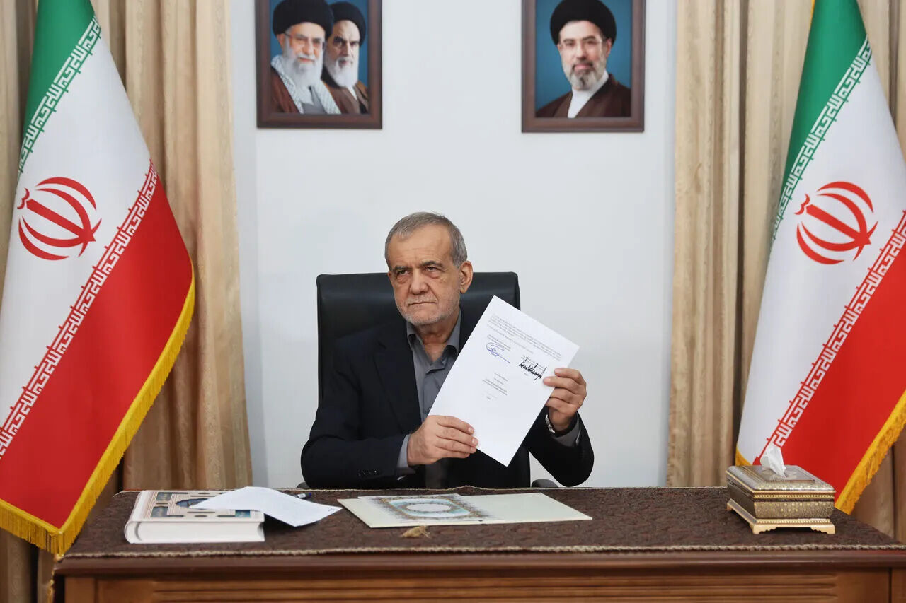 بقایی: در متن یادداشت تفاهم، مهلت ۶۰ روزه نداریم/ در توافق پیش‌بینی شده بود که طی دوره ۶۰ روزه، درباره دو موضوع «رفع تحریم» و «هسته‌ای» گفت‌و‌گو شود و اگر به نتیجه نرسیدیم، زمان تمدید شود/ پس از نقض تفاهم توسط آمریکا، بحث ۶۰ روزه دیگر موضوعیت ندارد