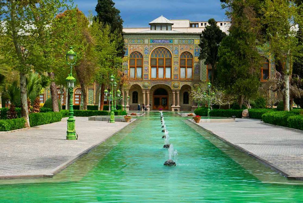 تصویری از سند کاخ گلستان و تحویل نمادین سند تخت جمشید و ۳ اثر تاریخی دیگر