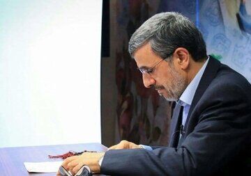 پیام تسلیت احمدی‌نژاد در پی درگذشت رهبر انقلاب اسلامی