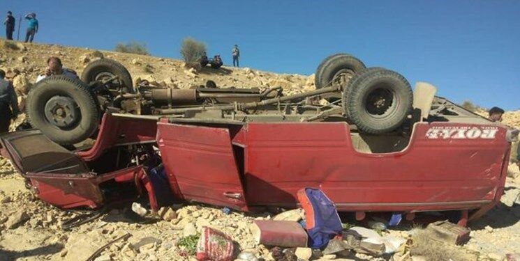 سقوط مرگبار مینی‌بوس به دره در ورزقان؛ 6 نفر کشته شدند