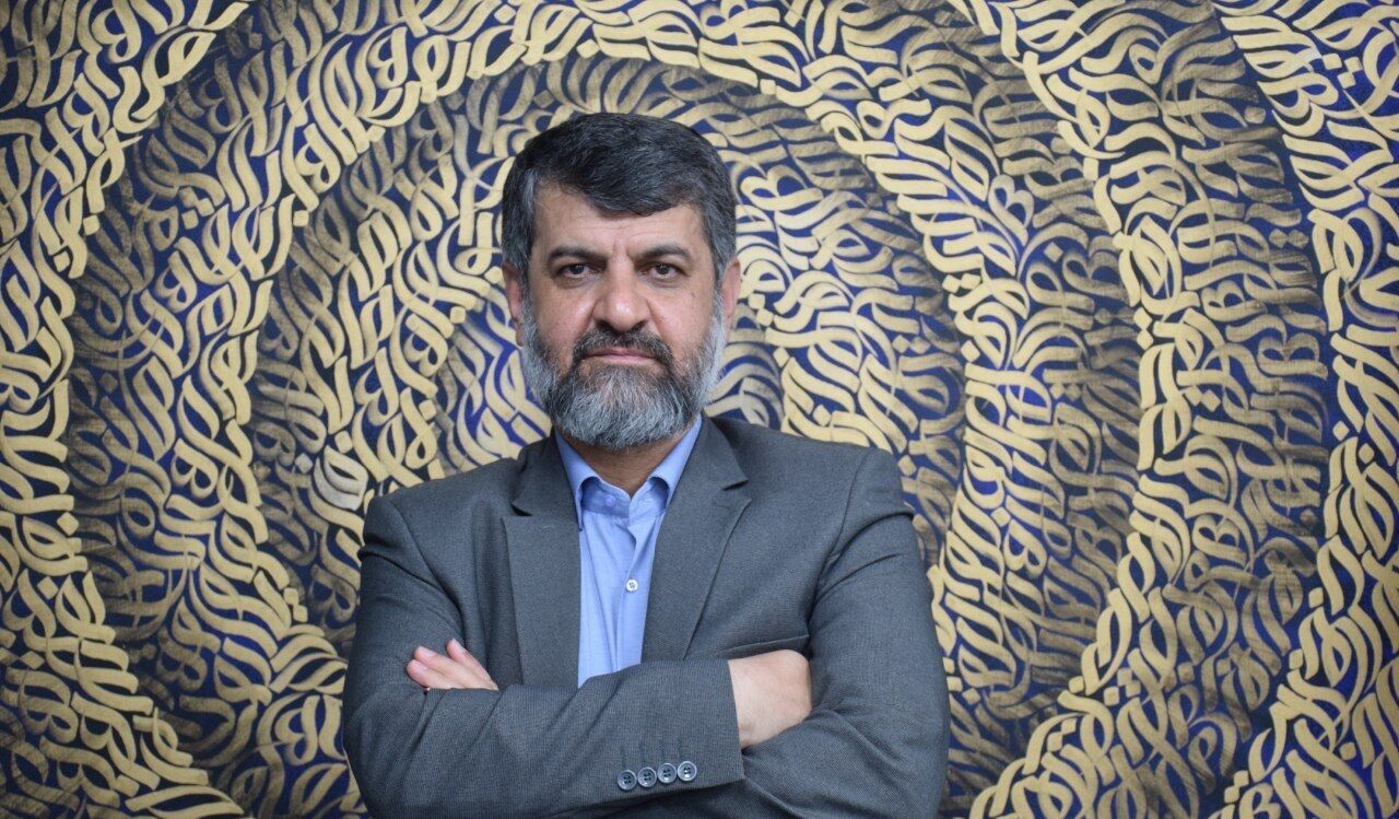 ماجرای پوست خربزه‌ زیر پای سردبیر سابق «کیهان»؛ می‌خواهند هم از خارج و هم از درون اپوزوسیون، تمامش کنند!
