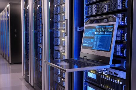 سرور مجازی تحویل آنی چه کاربردهایی در کسب‌وکار و فعالیت‌های اینترنتی دارد؟