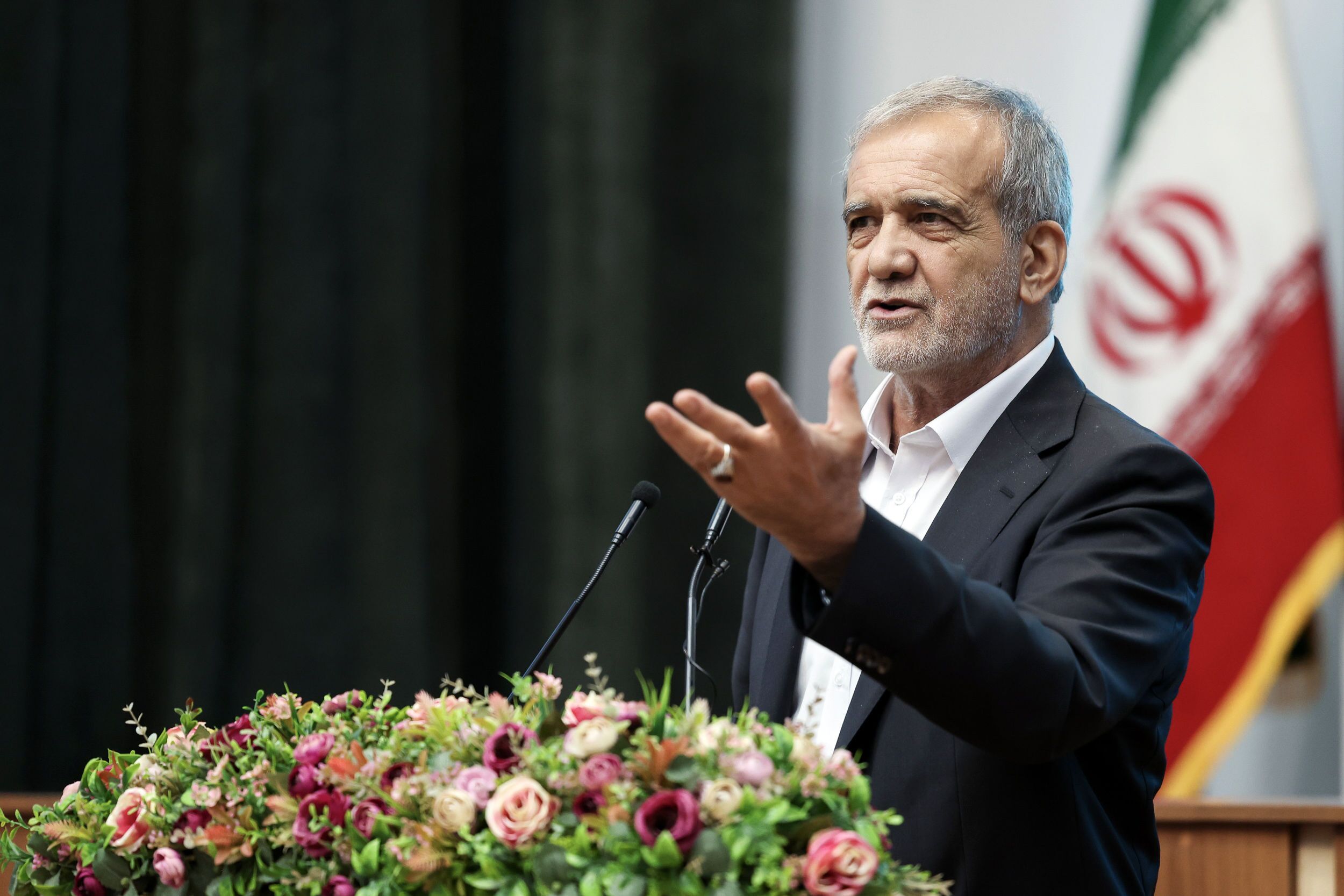 پزشکیان: توسعه دریامحور راه نجات کشور از مخاطره‌هایی است که کم آبی می‌تواند ایجاد کند